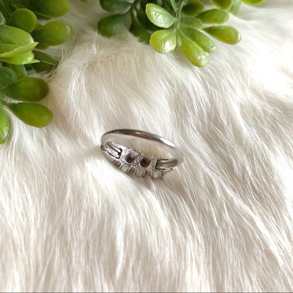 Avon Silver and Rhinestone Ring - Picture 5 of 6